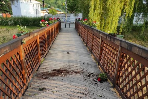 Sokba került a huligánkodás a Malom utcai hídnál