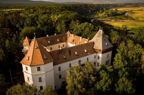 Újra megnyitja kapuit a marosvécsi Kemény-kastély