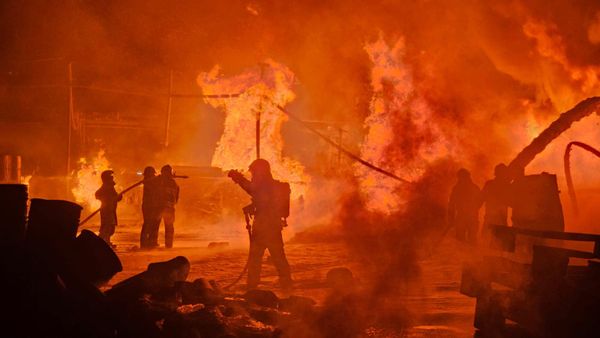 Frissítve: lángokban áll egy székelyudvarhelyi gyár (videó)