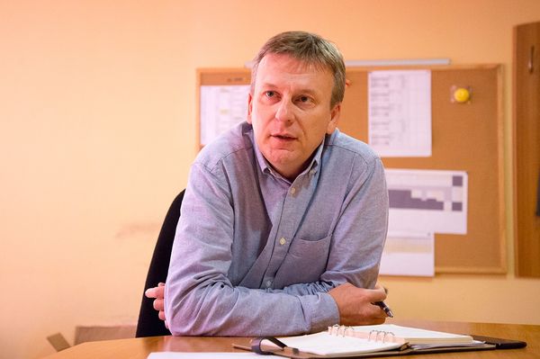 A polcok között kezdtem