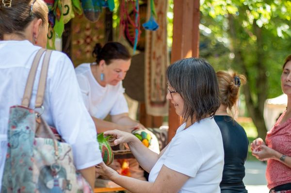 A lelket átadni a kézzel. Valamit alkotni.