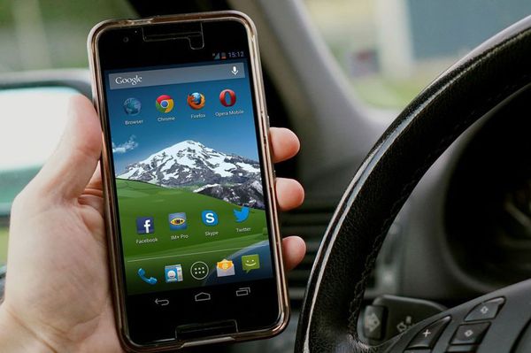 Vagy a mobil, vagy a volán