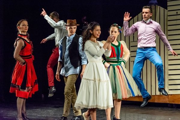 Hat napon és hat estén át ünnepelhetünk