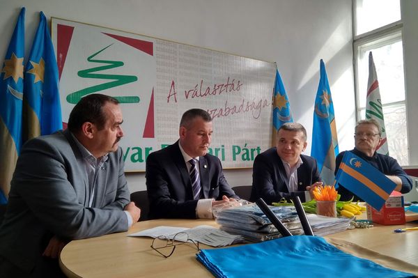 Nem oldja meg a problémát, de legalább jó sok van belőle