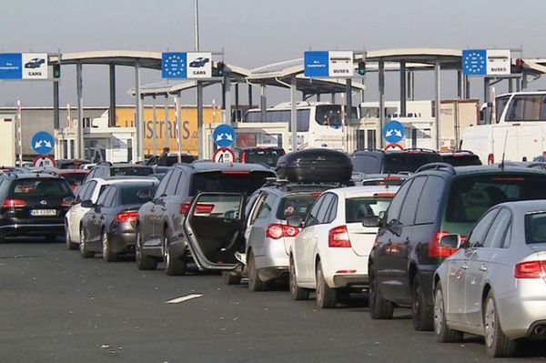 Mintegy 12.500-an érkeztek egyszerre Romániába Nagylaknál