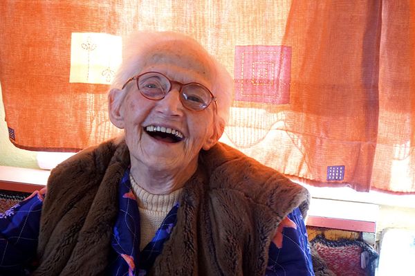 Kicsi Mama, meséld el!