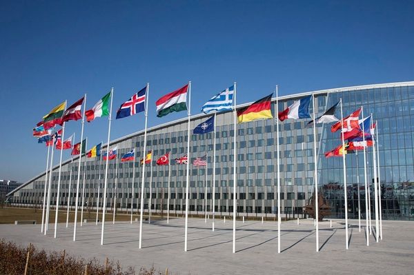 Románia bevenné a finneket és a svédeket a NATO-ba