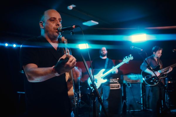 Amikor a basszusgitáros könyvet ír