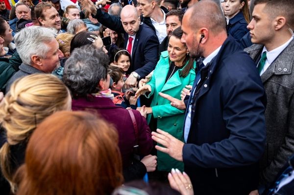 Kifütyülték Novák Katalint Nagykárolyban