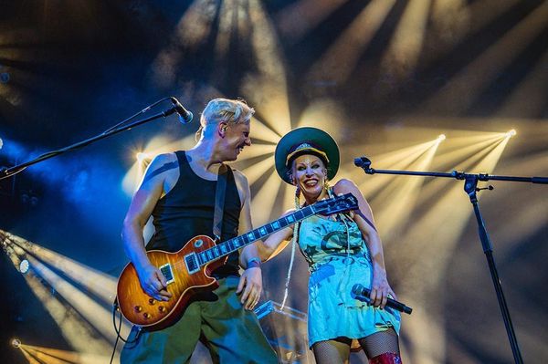 Az Anna and the Barbies lép fel a Patkóban