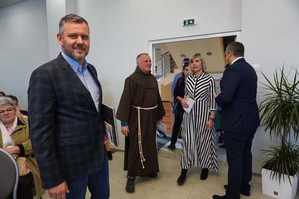 Csaba testvér: Nem a bugyijában kell kezdeni az ismerkedést, hanem a lelkében!