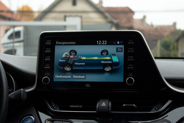 Több villanyautót adtak el 2020-ban