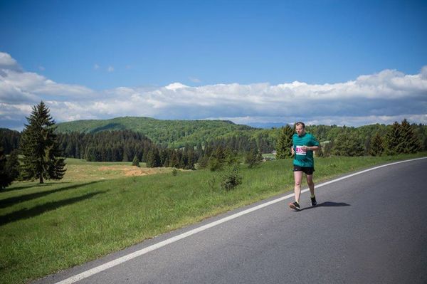 Zakatoló aggyal nem lehet biciklishullát festeni az útkereszteződésbe