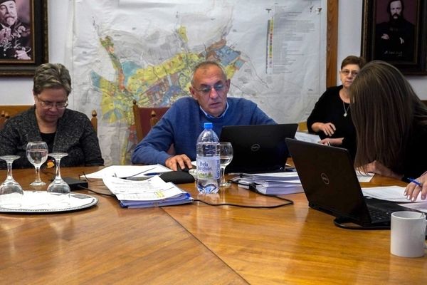 Tömjed a malackád, 100 millió kéne még