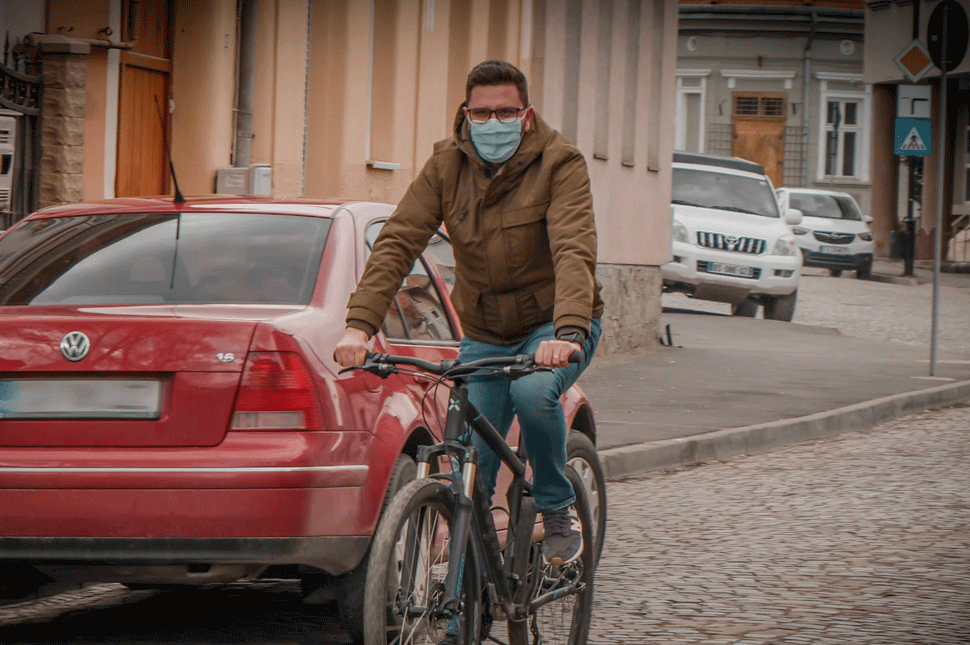 Jogosítvány és bársonyszék nélkül maradt az RMDSZ államtitkára (frissítve)