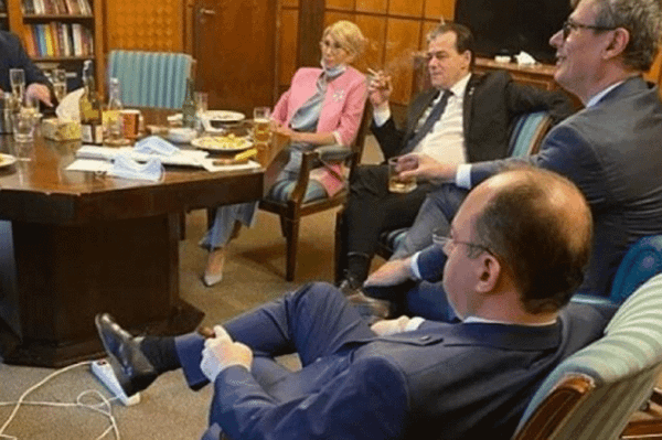 Megbüntették a kormány öt tagját