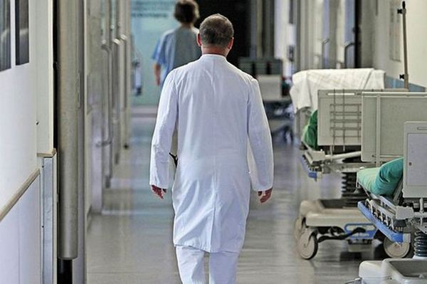 Két doktornő került lélegeztetőgépre Bukarestben