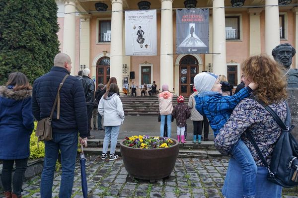 Kiállítással készültek a pallós diákok