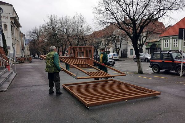 Valami épül a Kossuthon