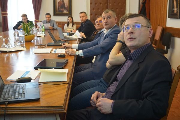 Semmiről nem mondanak le, mindenbe belevágnak