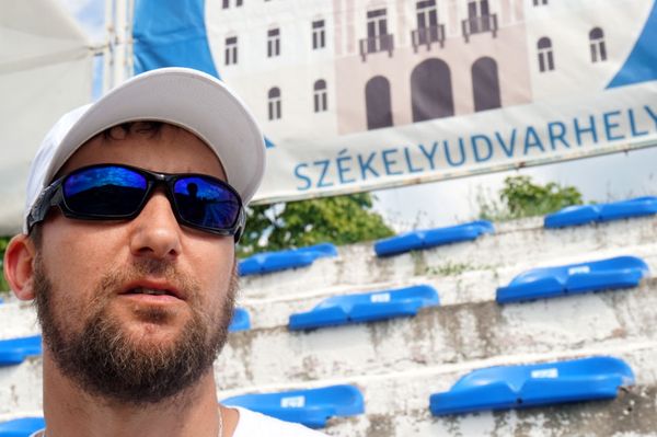 Mint a tenyerét, úgy ismeri a legmenőbb stadionokat Péter Szilárd