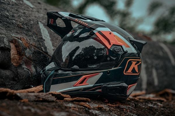 Két motoros is elesett, megsérült