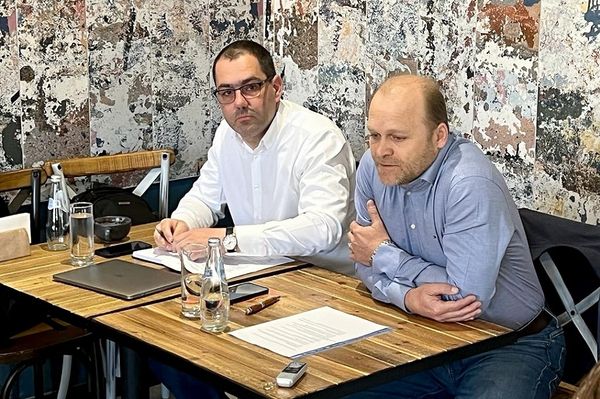 POL: Gálfi mondjon le!