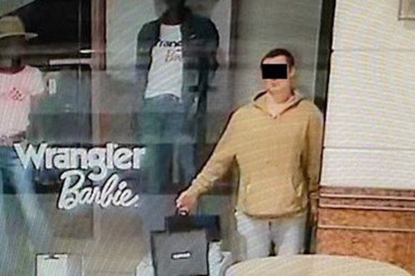 Próbababának adta ki magát, hogy zárás után kipakolhassa az üzletet