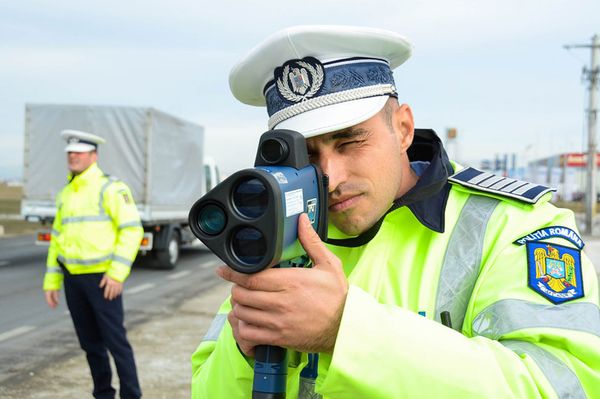 Félezer jogosítványt vontak be