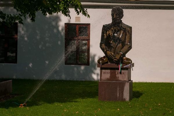 Melege lett Elek apónak a nyárból