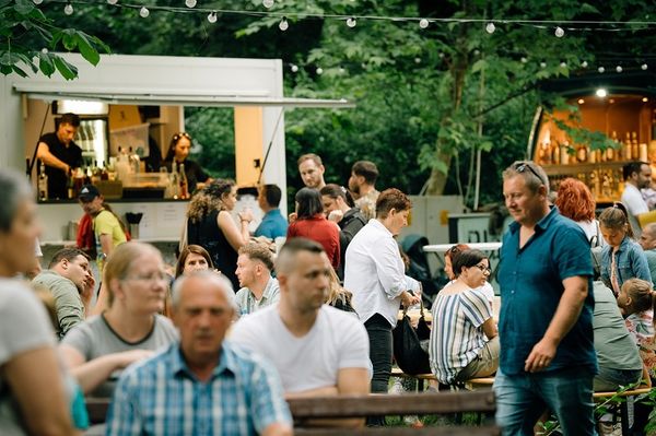 Mondjunk egy újságot?