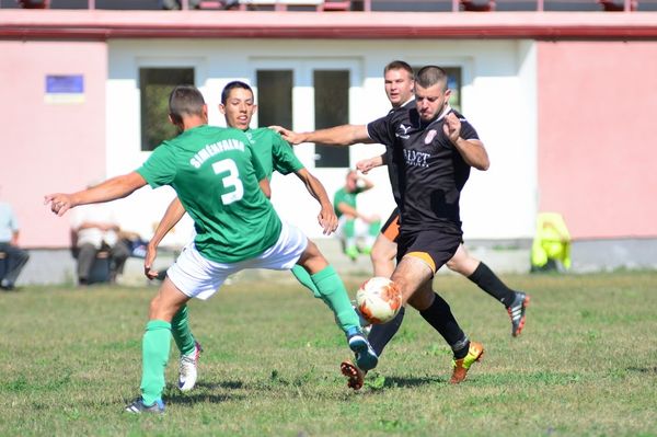 Szoros a verseny a megyei és körzeti bajnokságban