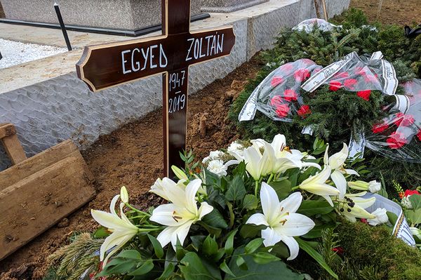 Sírásópálinka és budipapírpénz