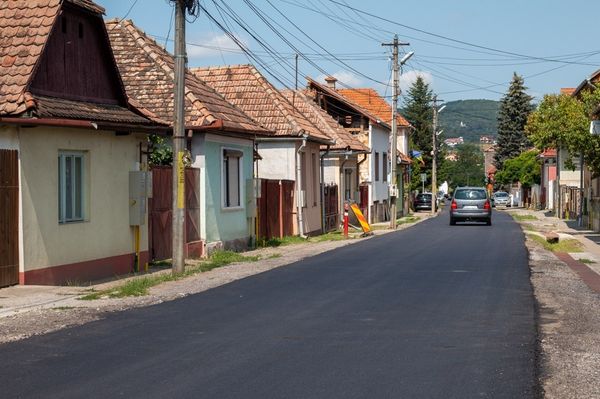 Döccenés nélkül haladhatsz ezen az udvarhelyi utcán