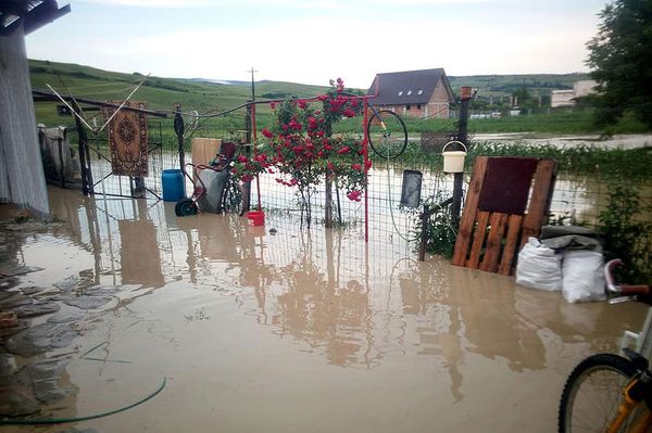 Jégeső, áradás a vasárnapi viharral (videóval)