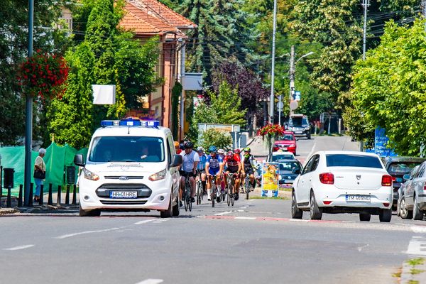 Begurultak a haza tartó biciklisek
