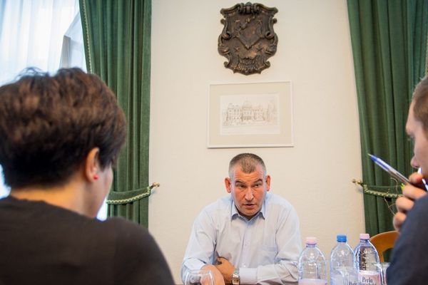 Nem teljesen az én vállamat nyomja, de én vagyok ennek a városnak a vezetője