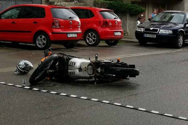 Ma egy motoros és egy kutya, holnap talán egy kisgyerek biciklivel