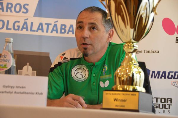 Ha nyernek, Gálfi hozza a pezsgőt a kupába