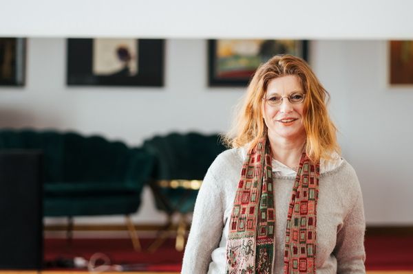 Szebeni Zsuzsa „Carola-szakértő” mutatja be Kolozsvár legendás múzsáját