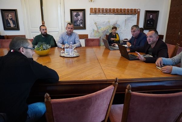 Továbbra sem lehet tiszta csapvizet önteni a pohárba a Szejkén