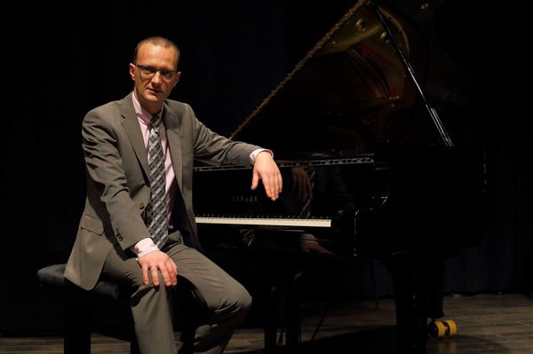 Székely Attila zongoraestjére hívnak