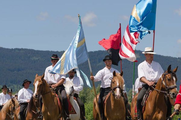 Udvarhelyen is átvágtatnak