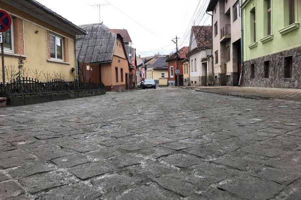 Kockaköves utcákat újítanak fel