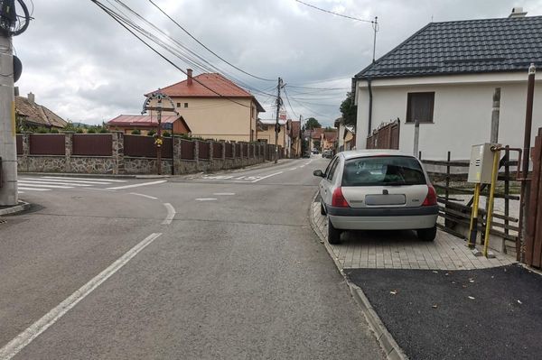 A Szentimre utcában ellenőriznek és ha kell, büntetnek a helyi rendőrök