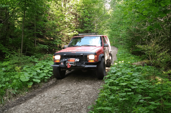 93 bajbajutott emberen segítettek a hegyimentők