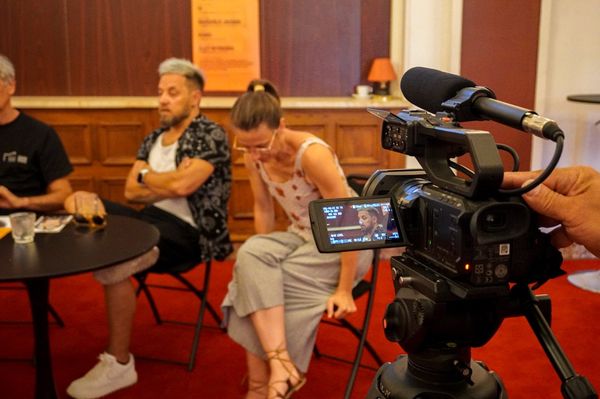 Piknikkel nyitnak, operával ünnepelnek