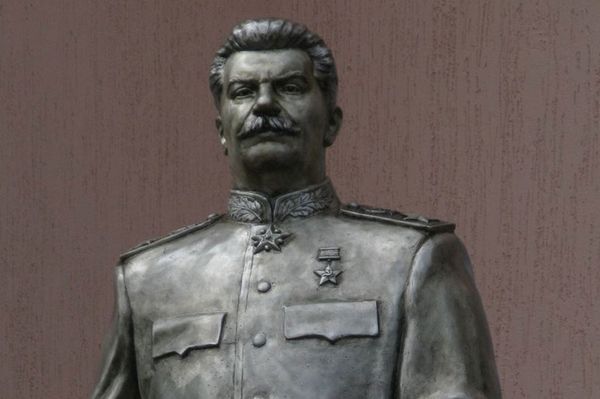 Szobrot állítanak Sztálinnak