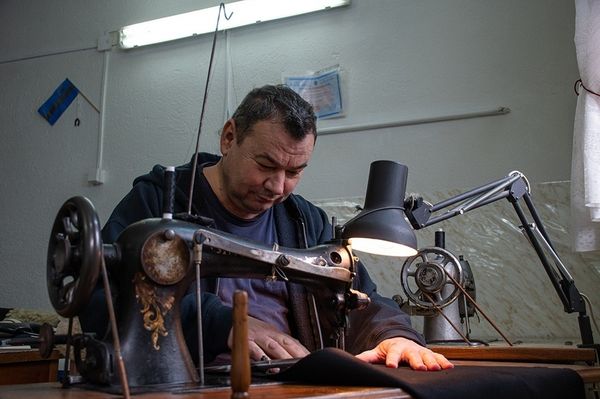 Hogyan születik a szabó?