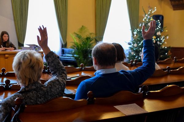 Élő közvetítés a decemberi tanácsülésről